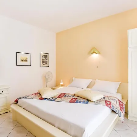 Awesome In Krilo With Kitchen Jesenice (Split-Dalmatia)